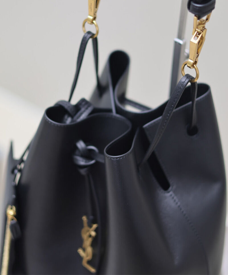 Saint Laurent Paris Vii Pochon In Lambskin Black